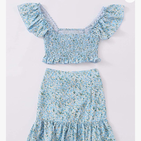 Never worn two piece super cute set - Picture 2 of 2